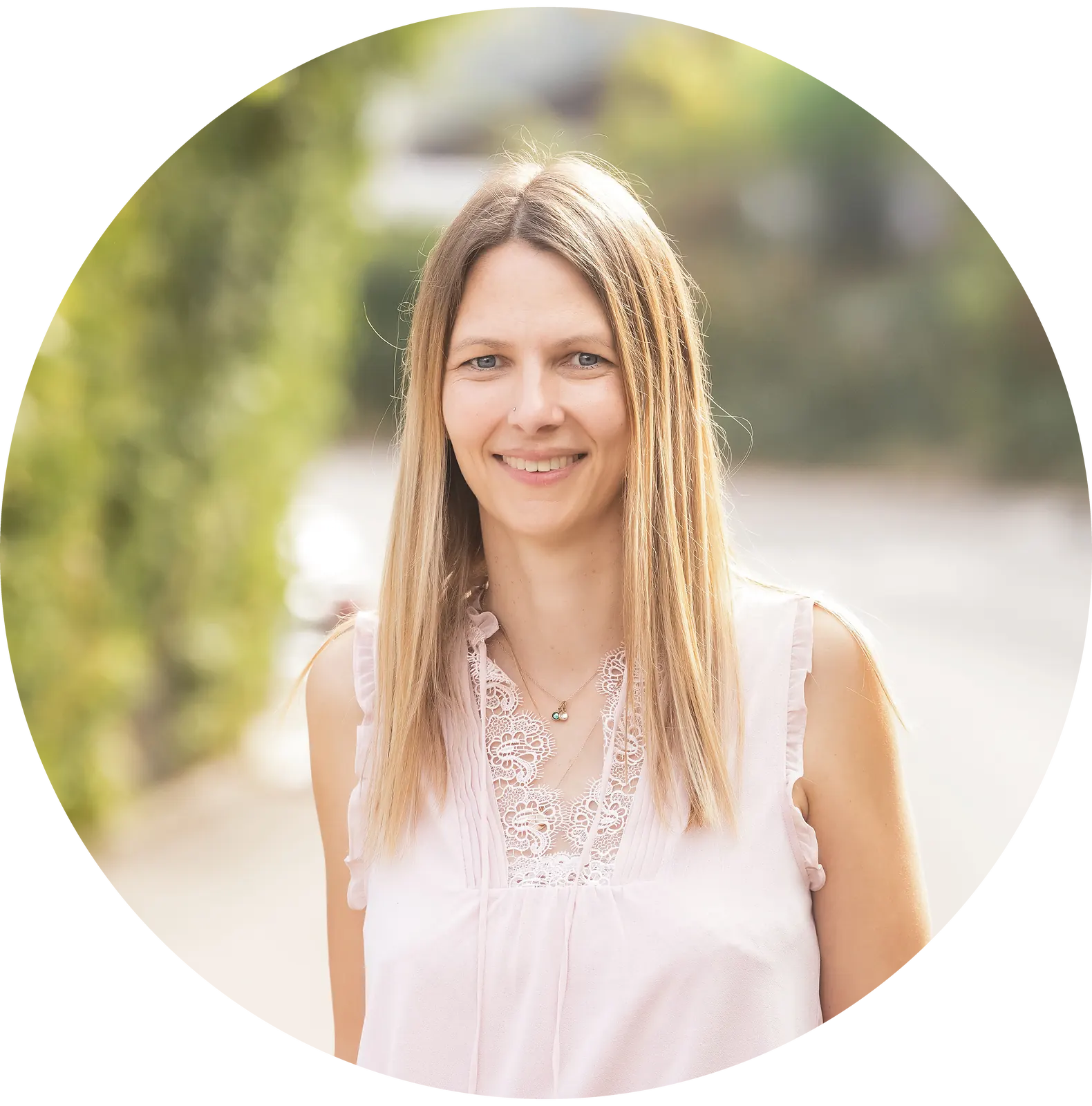 Martina Bernet, Inhaberin von cloudWEB, am Heckenweg