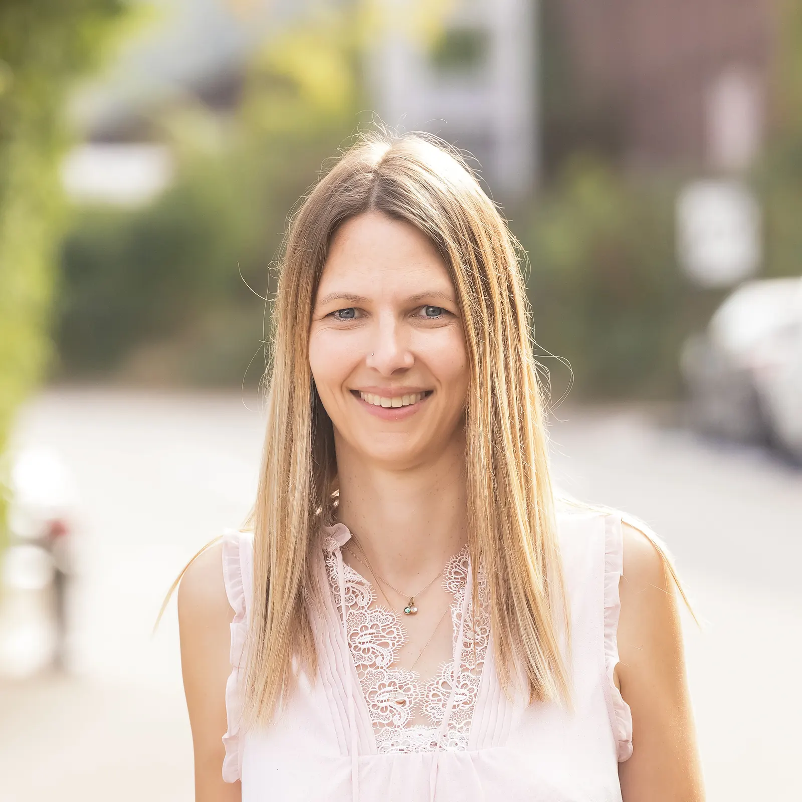 Martina Bernet, Inhaberin von cloudWEB, am Heckenweg