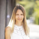 Martina Bernet, Inhaberin von cloudWEB, an der Stahlbrücke